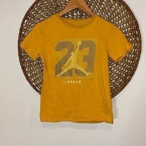 Air Jordan boys yellow short sleeve t-shirt size medium